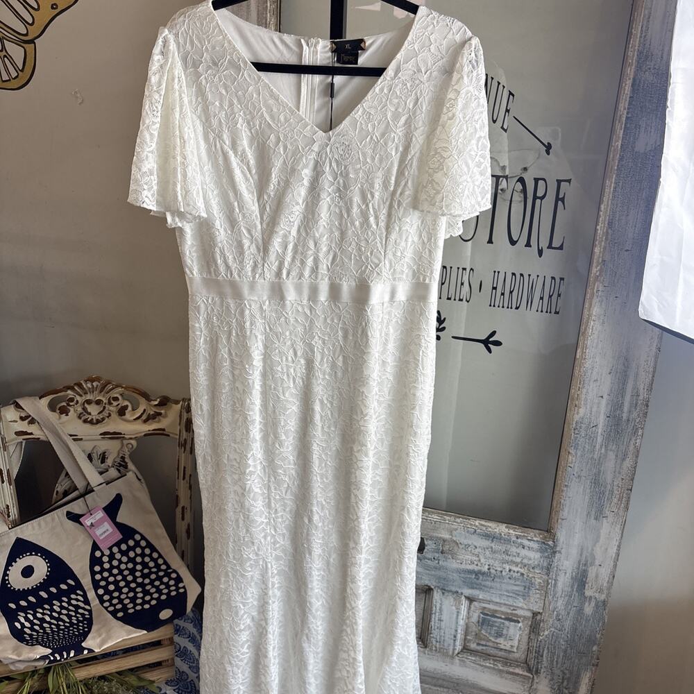 Miss May White Lace Wedding Gown Size XL NWT